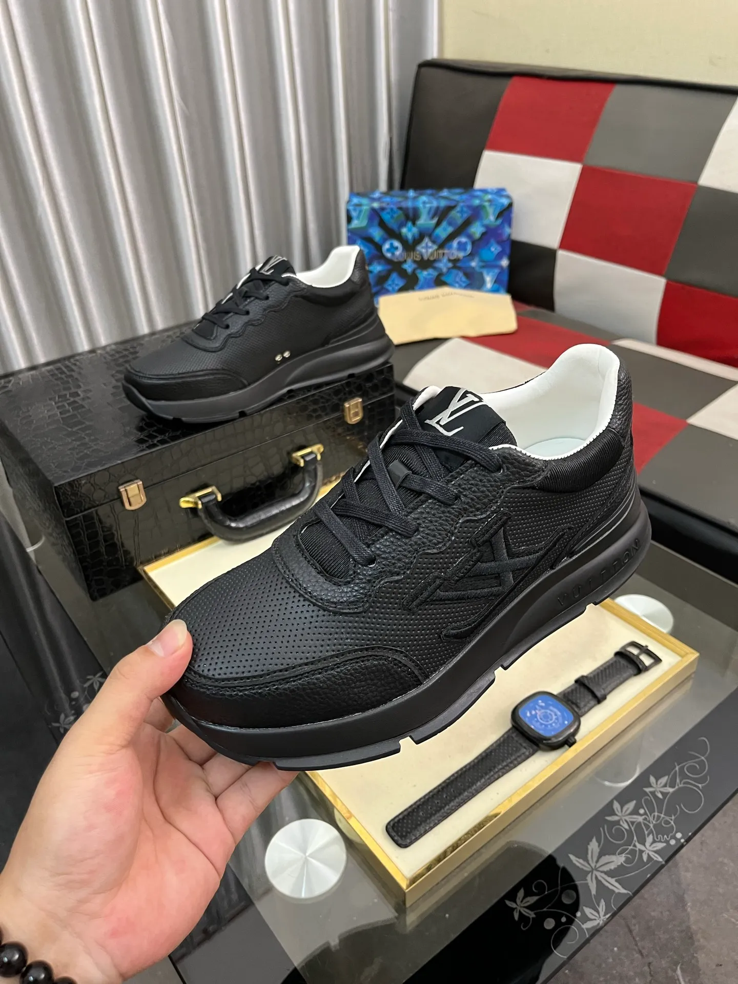 Men's shoes 💰440⌚️⌚️【LOUlS VUlTTON】Louis Vuitton ~ unique and casual style. LV counter purchasing 🏃casual shoes😍😍 are on sale at the men's counter at the same time. Italian imported brands select top-layer Italian cowhide. 🐑Sheepskin lining (refuses to discolor and rub feet) Sole: Original sole specially provided by the original factory 🎬Better in kind Code number: 38-446⃣️Color selection